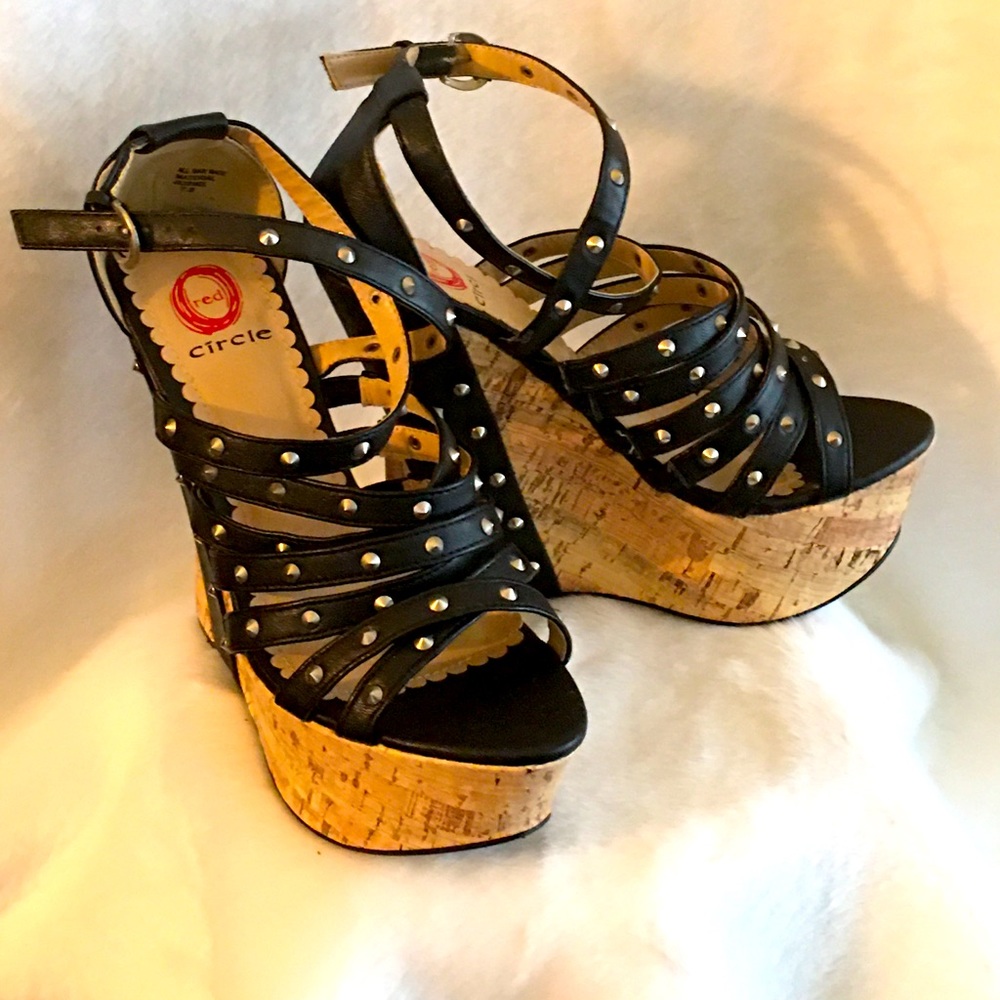 Platform Sandals - Picture 2 of 3
